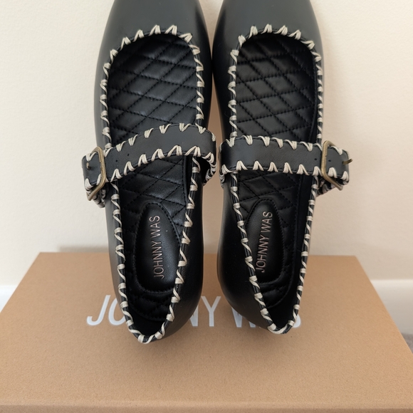 Johnny Was Black Flats with Cream Stitching - Picture 3 of 11
